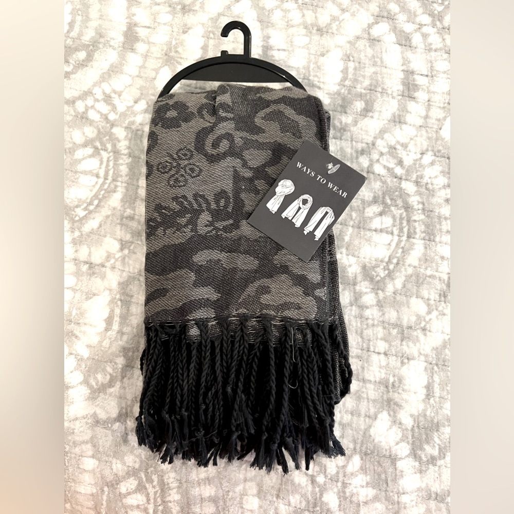 NWT Xl scarf.. larger than most
